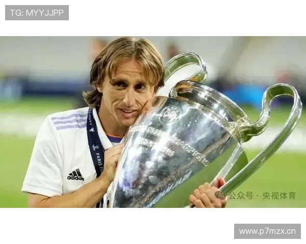 卡塞米罗赠巴西球衣给莫德里奇笑言出战